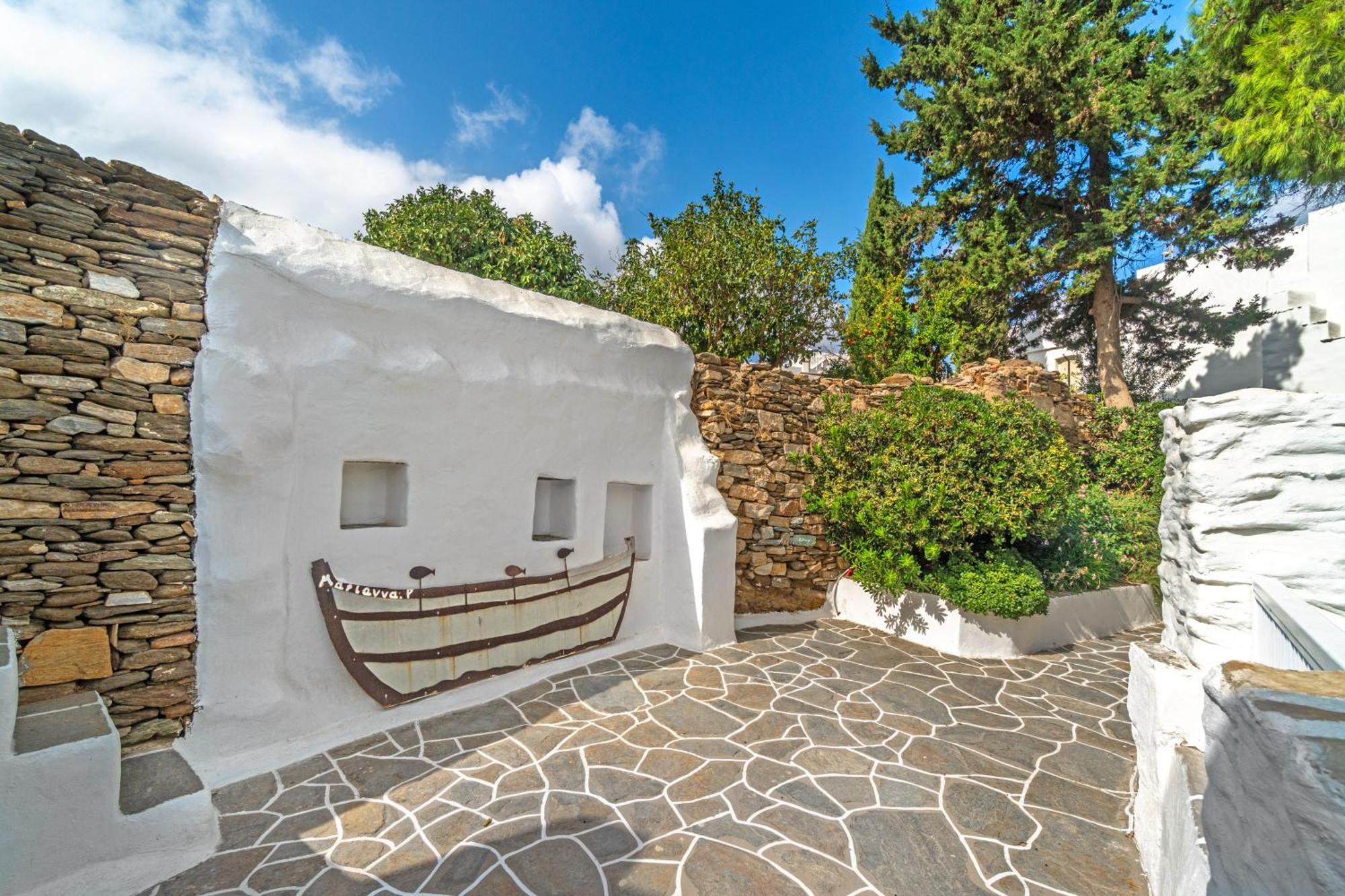 Rabagas Suites Luxury - In The Heart Of Sifnos アポロニア エクステリア 写真